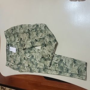 Chicos Zenergy NWT So Slimmimg Crop Legging